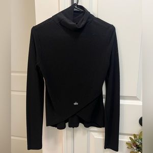 Alo Yoga split hem shirt